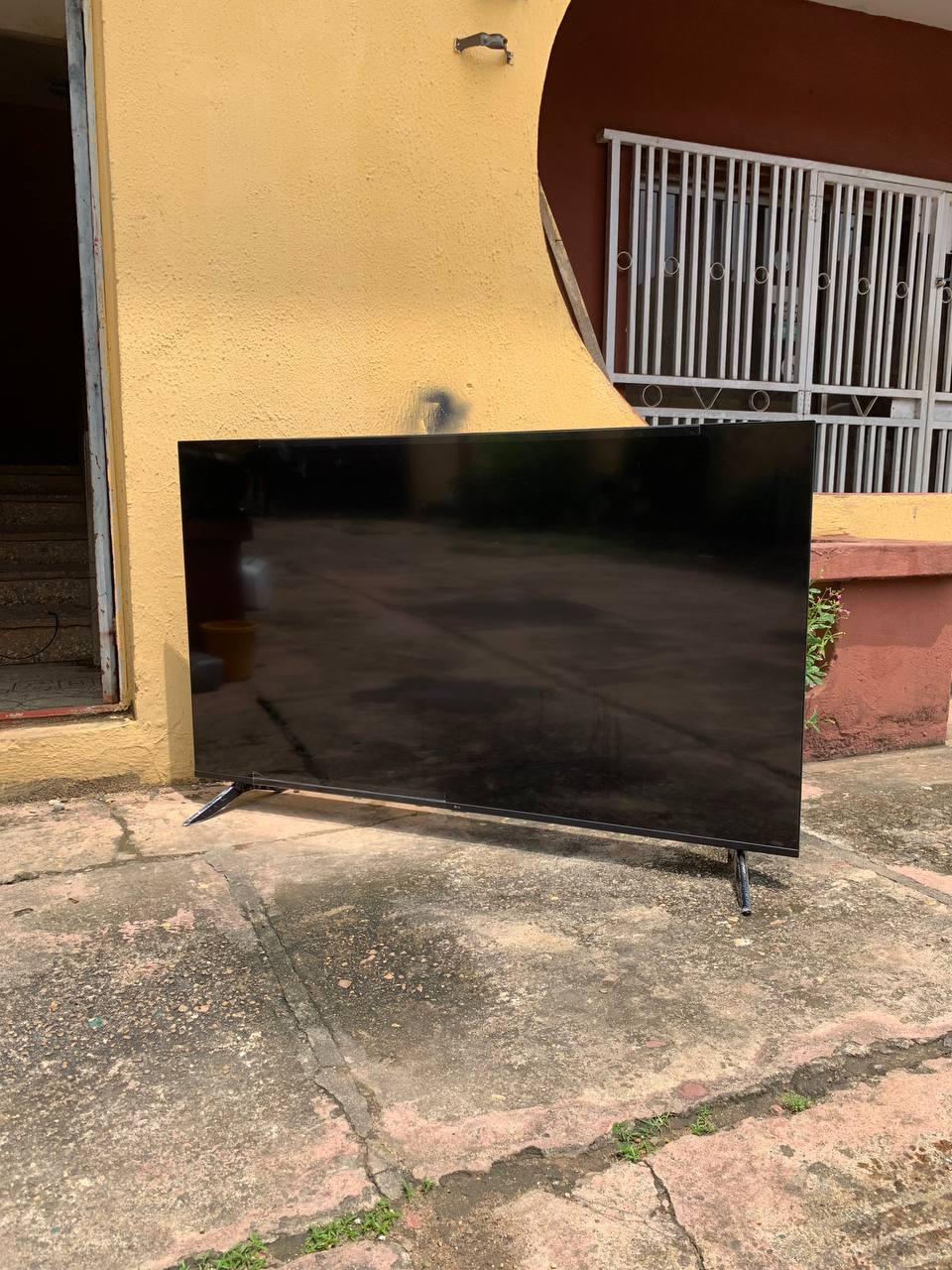 V.Clean, 2Months Used Bluetooth, Frameless, 65Inches, LG, 4k, Smart UHD AI ThinkQ Built In Satellite Tv 65UR73006LA With Magic Remote For-Sale
