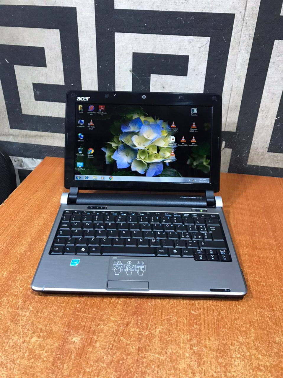 V.Clean 2Gb Ram, 150Gb Hdd, Acer Aspire One Mini Laptop For-Sale