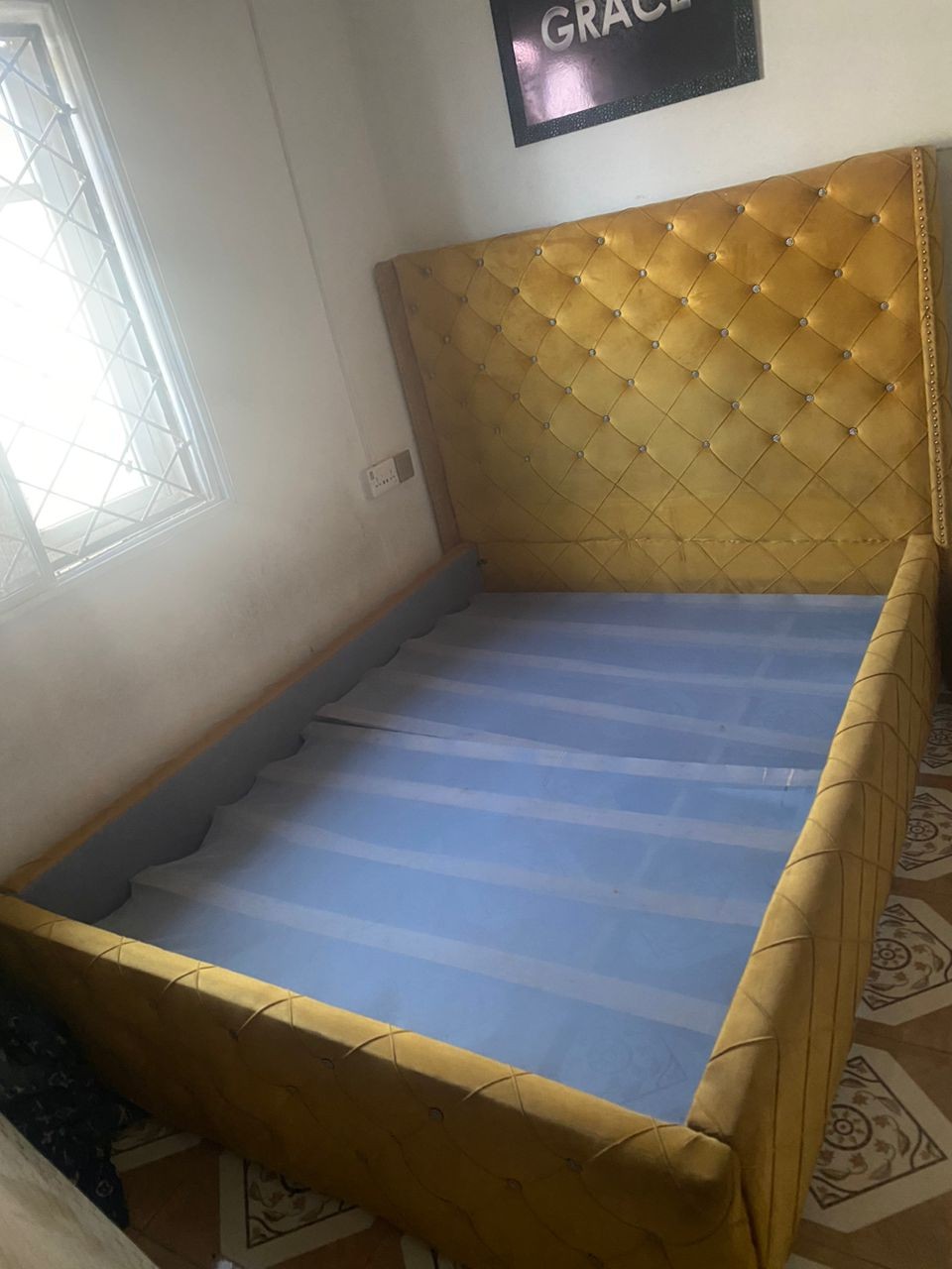 4 and half chusion bed frame