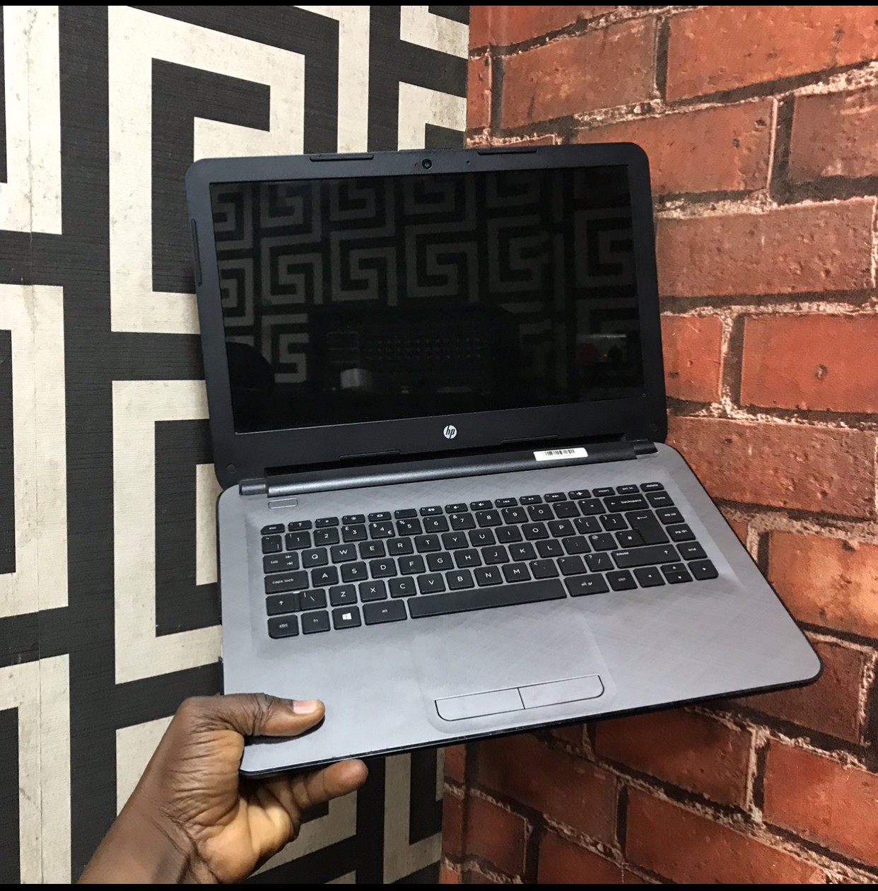 2Gb Ram, 320Gb Hdd, 2Hours Ba3 life, Hp 14 Laptop For-Sale