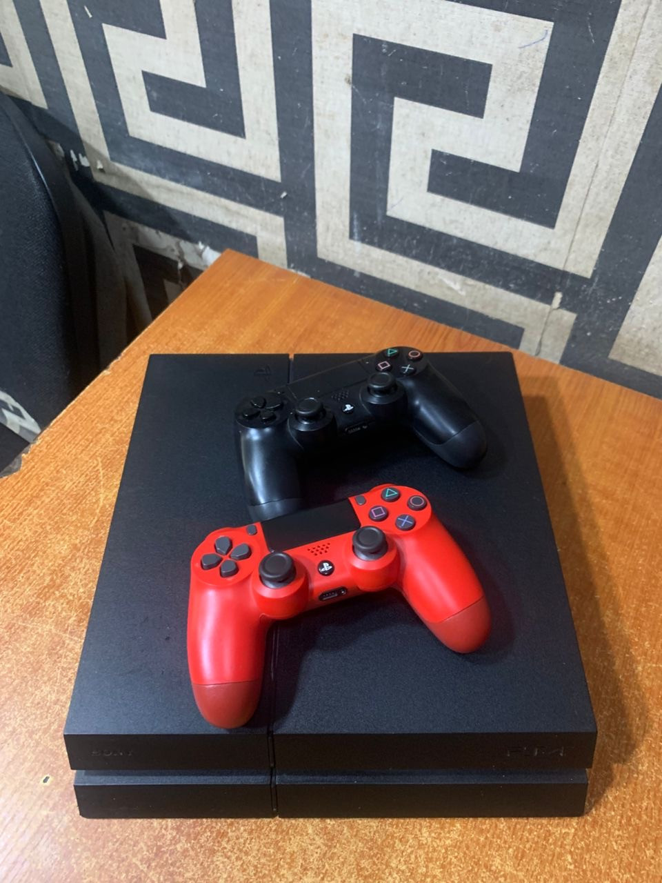 V.Clean 500Gb PlayStation 4 With 6 Installed Games Including Fc25 And Other Amazing Games and 2Pad For-Sale [ Product Code >> 0516 ]