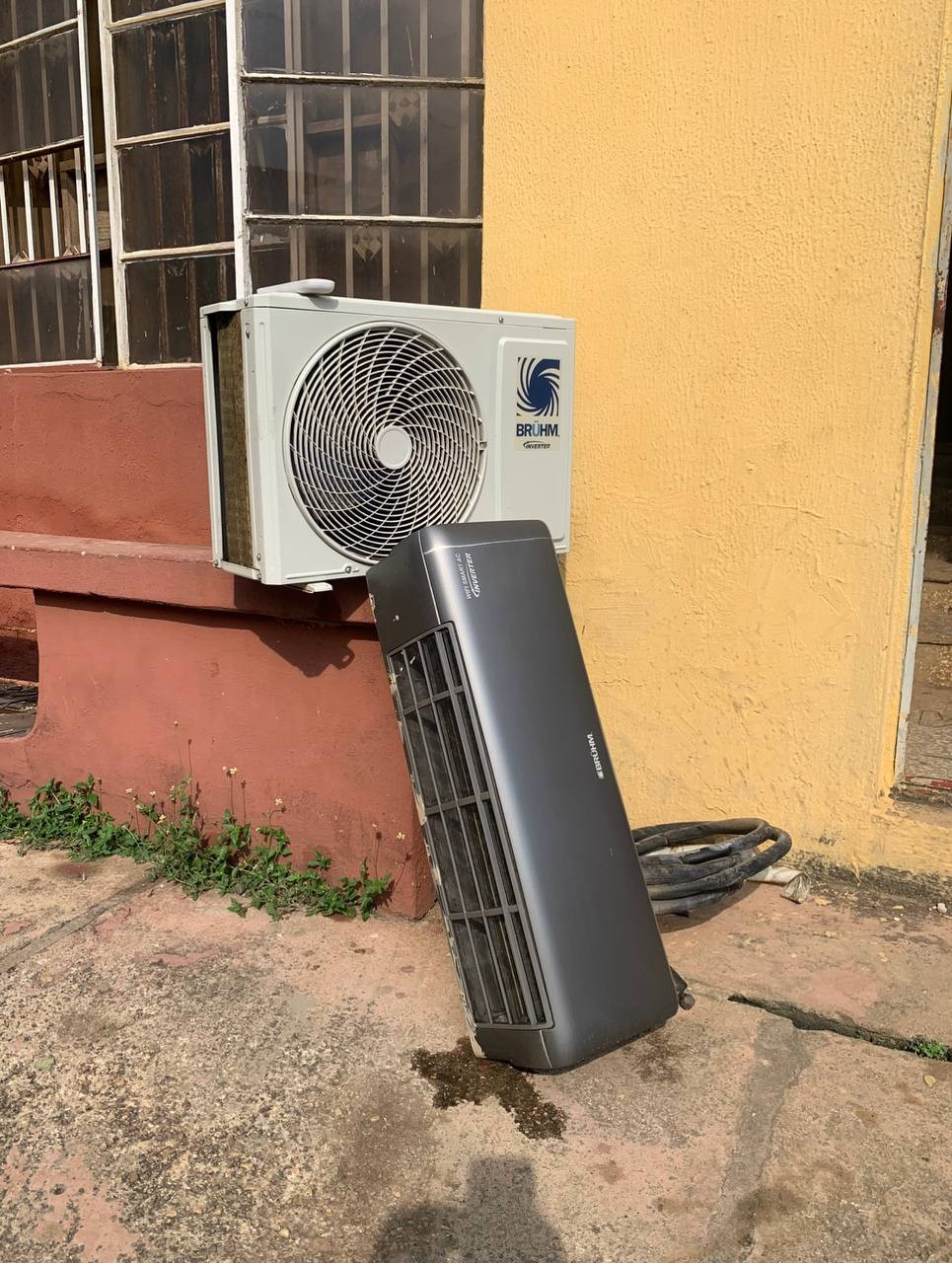 V.Clean 4Month Used Bruhm 1.5Hp Black Inverter BAS-12ICQB, Smart WiFi With Kit And Already Filled Gas “Dark Silver” For-Sale