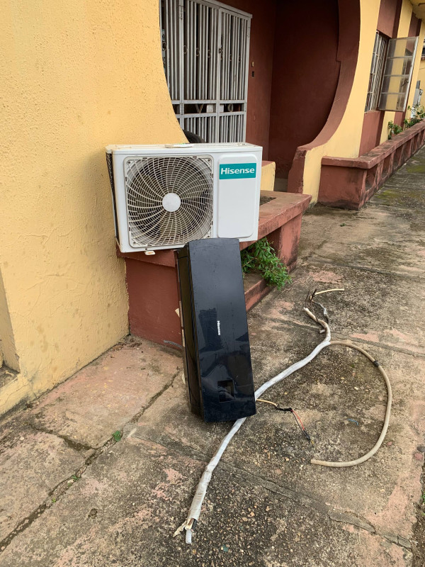 V.Clean 1.5Hp Hisense Low Voltage Storage Air-Conditioner With Gas and Kit For-Sale  [ Product Code >> 0771 ]