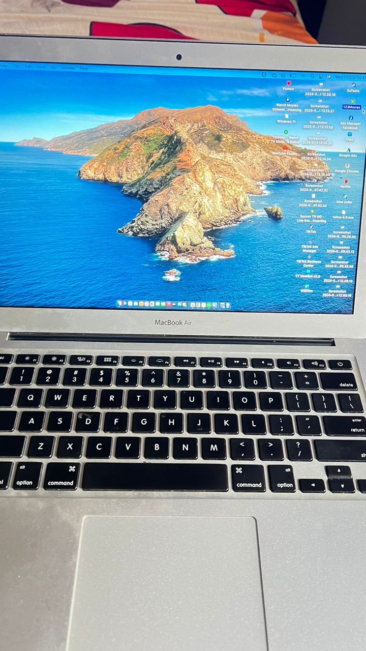 Neatly used MacBook Air (13-inch, 2017) macOS Monterey Neatly used MacBook Air (13-inch, 2017) macOS Monterey
