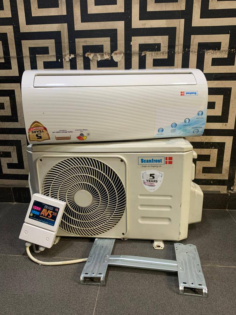 V.Clean 1Hp Scanfrost Low Voltage Air-Conditioner With Indoor Hanger, already filled gas and AVS Power Protector For-Sale  [ Product Code >> 0282 ]