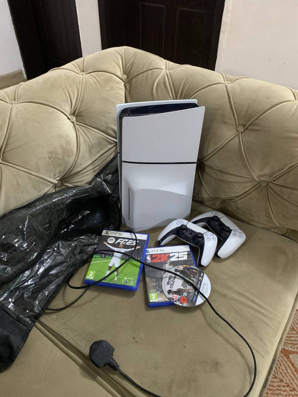 V.Clean, 1Tb, Slim PlayStation 5 With 3 Different Cd Game like (FC25,2K25, Call Of Duty), 2Controller For-sale