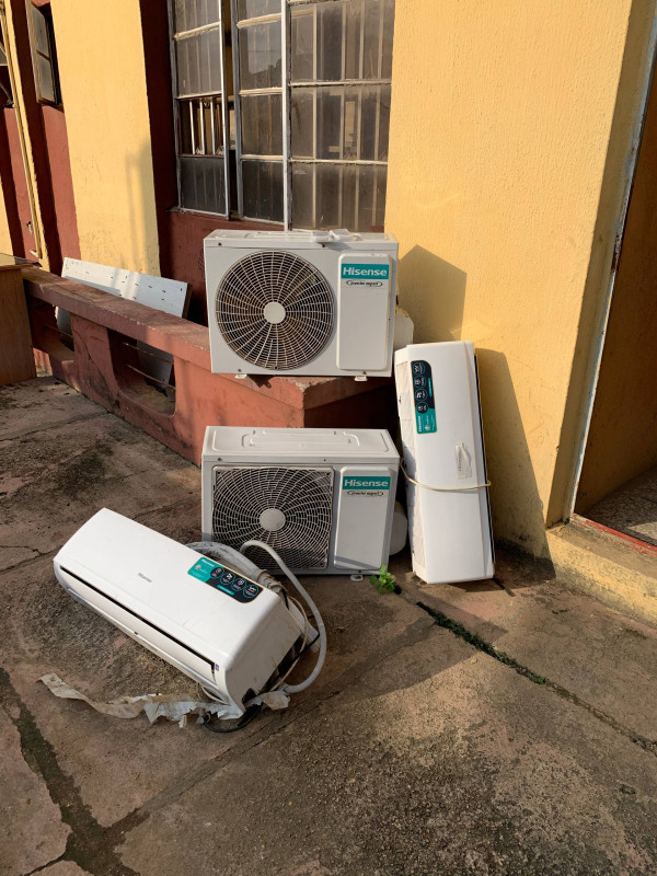 V.Clean 1.5Hp Hisense Inverter Air-Conditioner With Gas & Remote For-Sale  [ Product Code >> 0557]