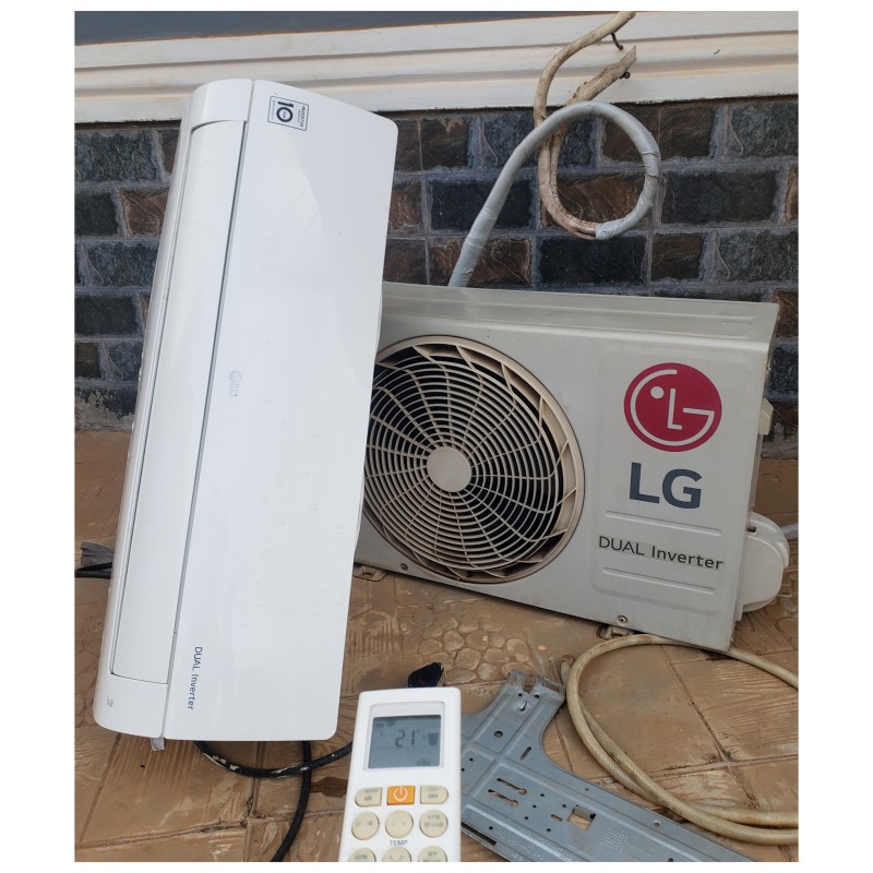 ❌❌SOLD-OUT❌❌LG inverter 1.5hp ac with full kits both indoor and outdoor hanger