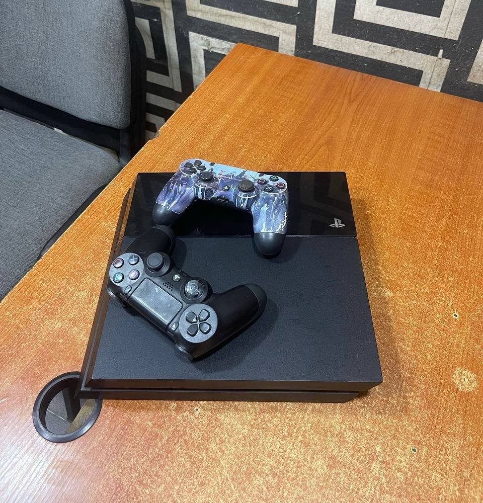 ❌❌SOLD-OUT❌❌ V.Clean 1Tb total storage Hacked PlayStation 4 With Two Pad And 12 Different Games For-Sale