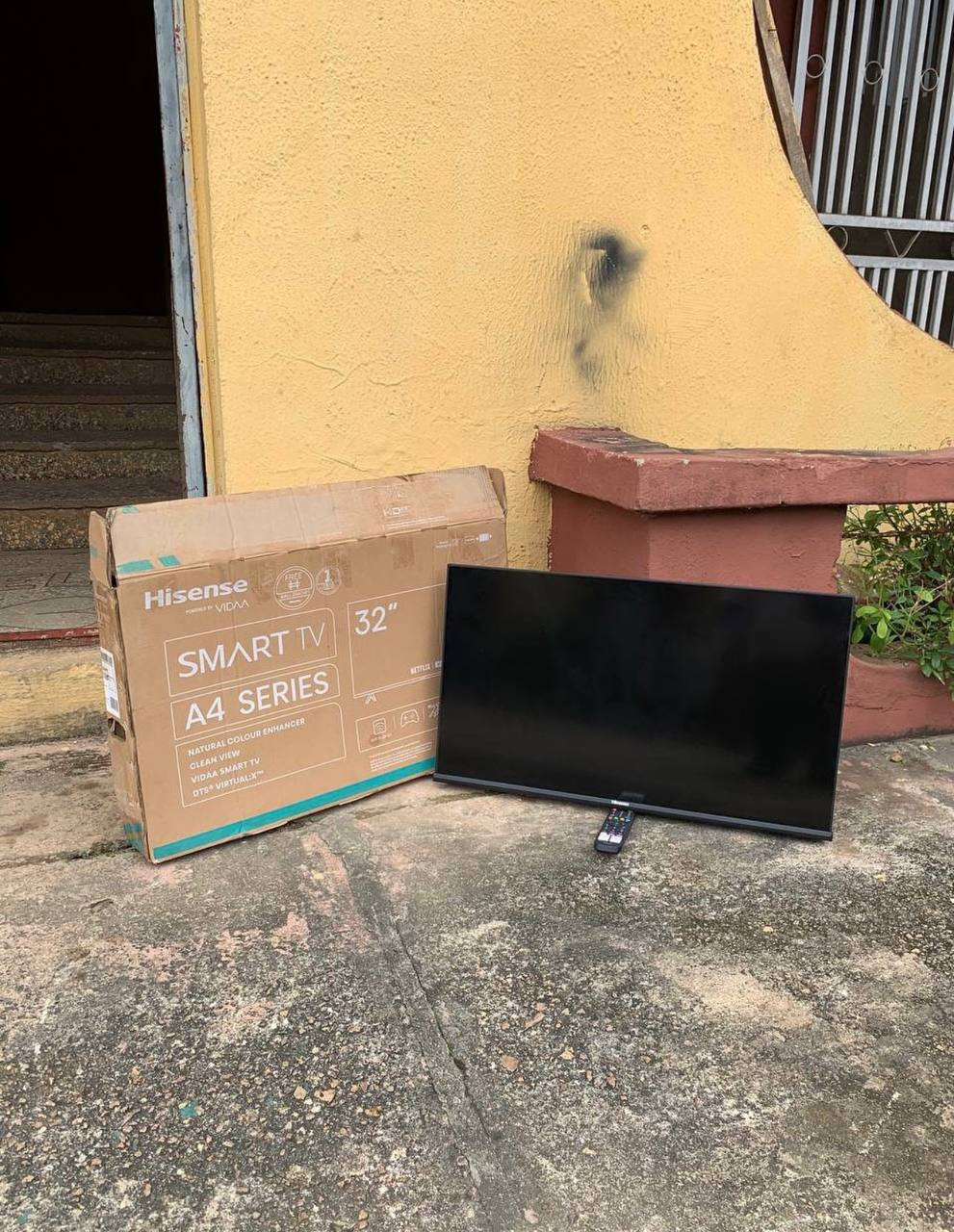 V.Clean, 3Weeks Used, 4K, Hisense Smart Frameless Tv With Pack For-Sale