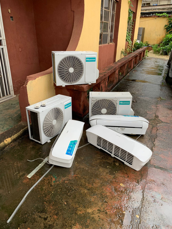 V.Clean 1Hp Hisense Low Voltage Air Conditioner With Gas and inner Hanger For-Sale  [ Product Code >> 0632 ]