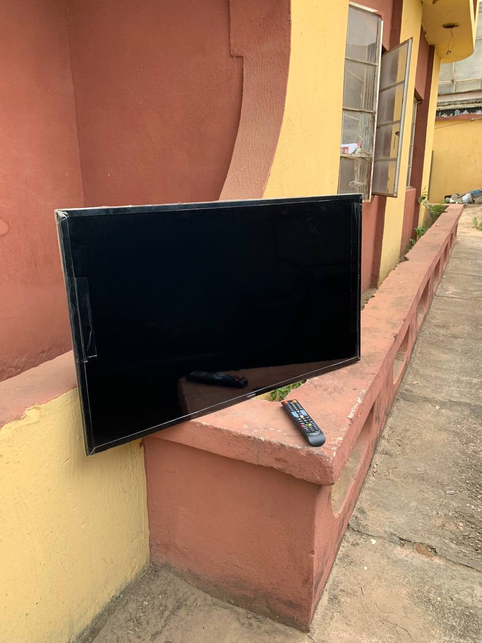 V.Clean, 43Inches, Samsung 4K Smart Tv For-Sale