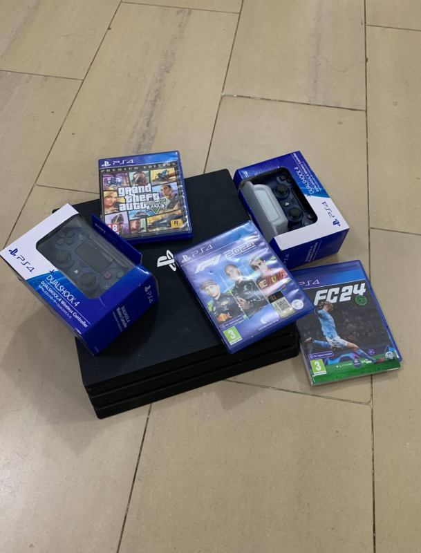❌❌SOLD-OUT❌❌ V.Clean, 4K Display Playstation 4 Pro With 2 Brand new pad and 3 different Cd For-Sale   [ Product Code >> 0424 ]