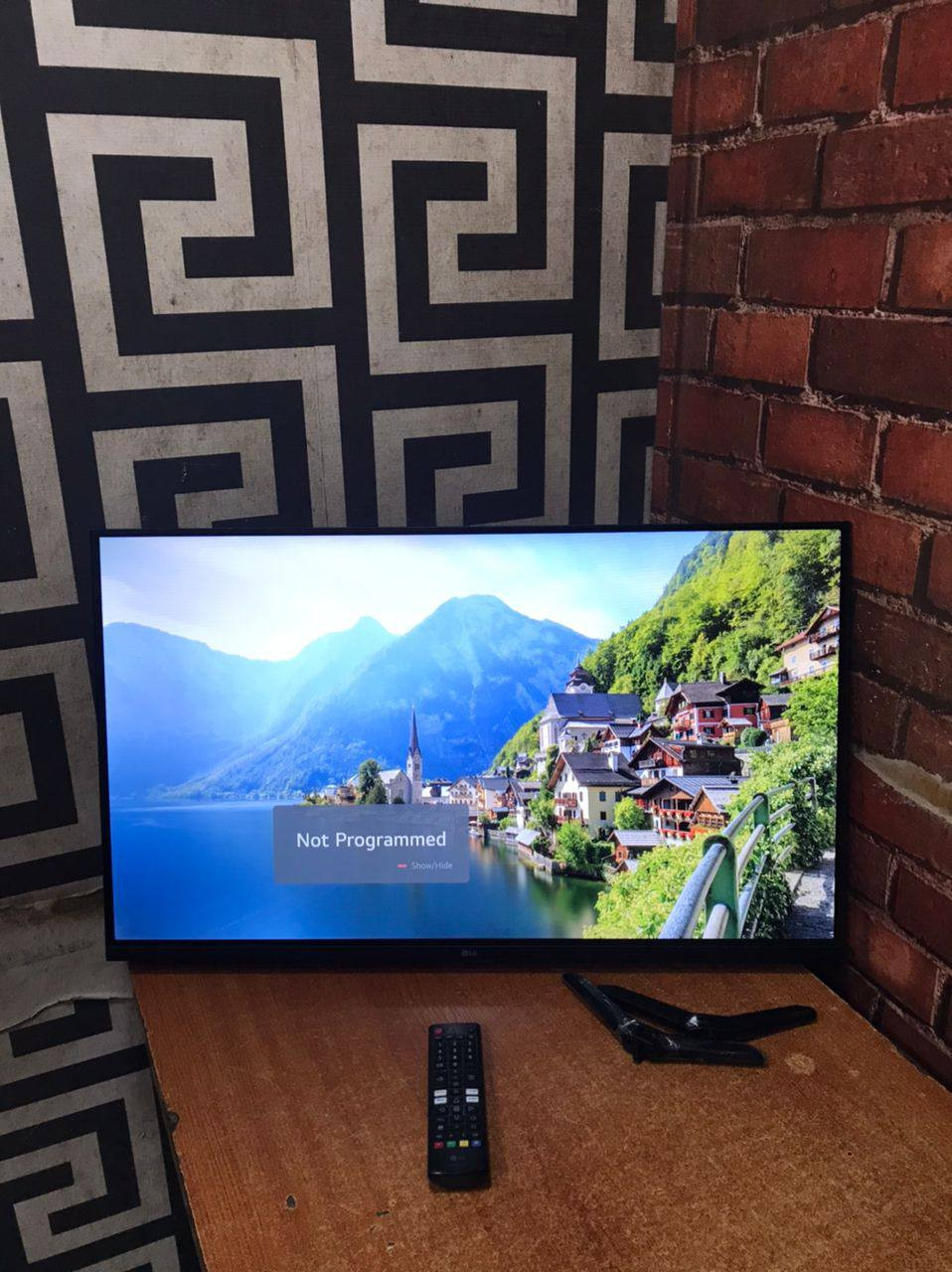 ❌❌SOLD-OUT❌❌ V.Clean, One Month Used, 2025 Model, LG, 4K, Smart, Frameless, Tv For-Sale