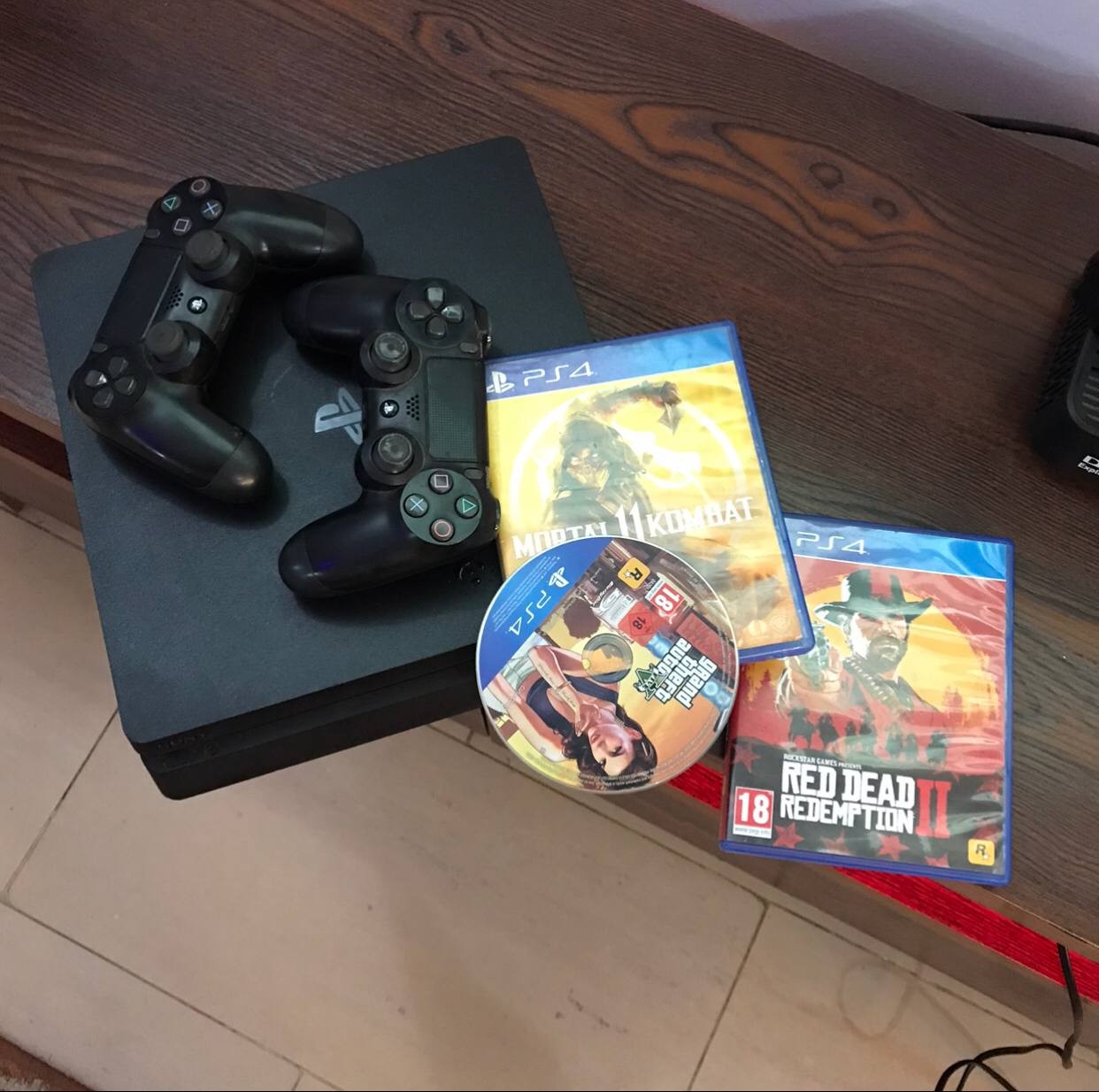 ❌SOLD-OUT ..... V.Clean 500Gb Slim PlayStation 4 with 2pad and 3 Game Cd For-Sale