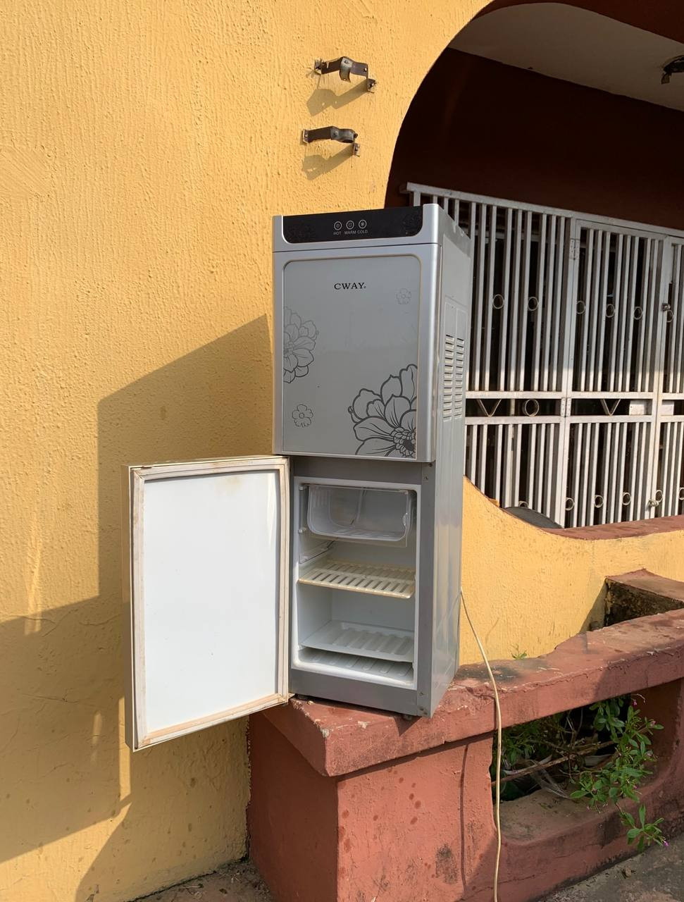 V.Clean, Hot and Cold Cway Water Dispenser With Mini Freezer 3F 58B20HL For-Sale