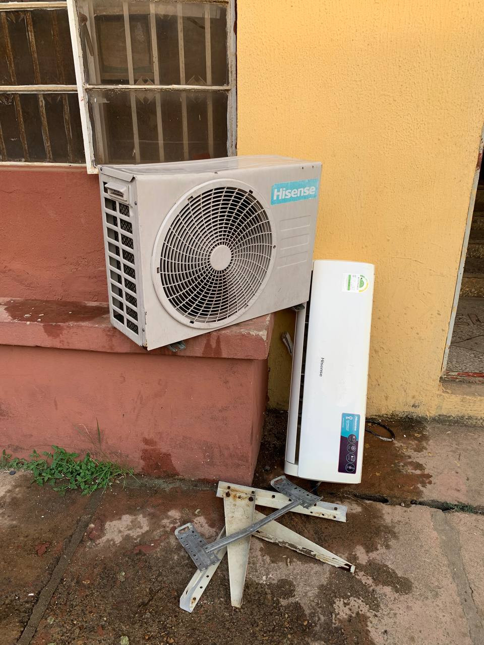 Clean, 1.5Hp, Hisense low voltage storage with already filled gas For-Sale