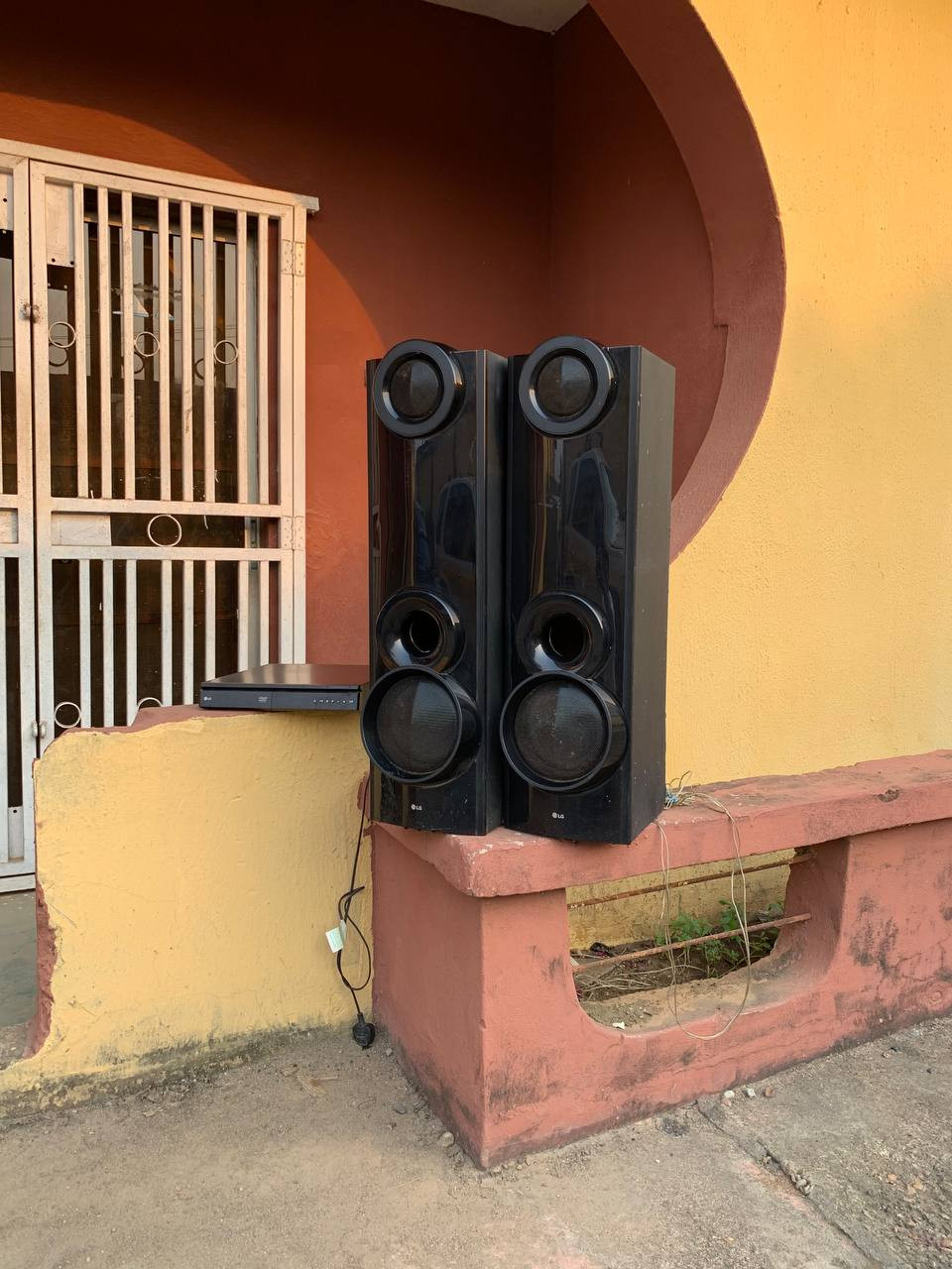 Clean 600W, DVD, Bluetooth, LG Home Theater Sound System For-Sale