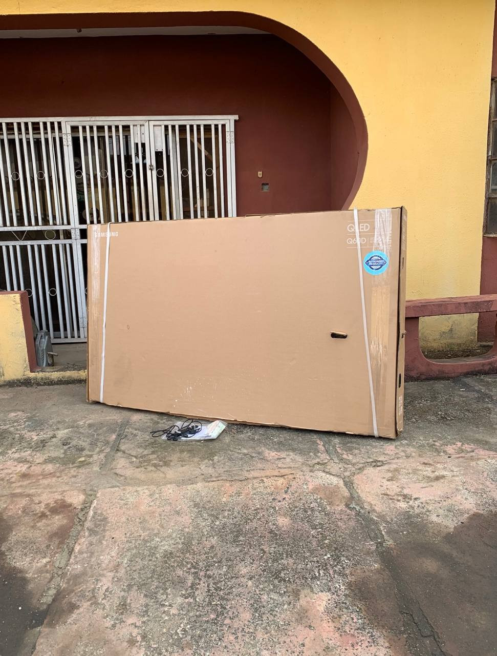 V.Clean 3Months Used, 2024 Model Samsung 85 Inches QLED 4K Smart TV 85Q60D With the Pack, a solar magic remote For-Sale