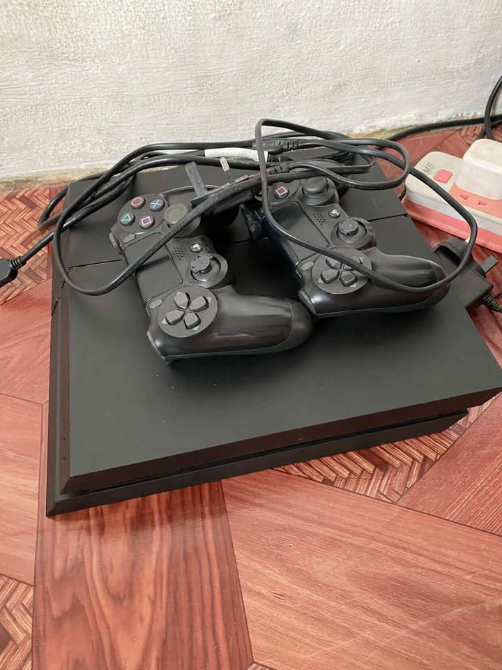 V.Clean PlayStation 4 With 2Pad, 5 Different Installed Games For-Sale [ Product Code >> 0319 ]