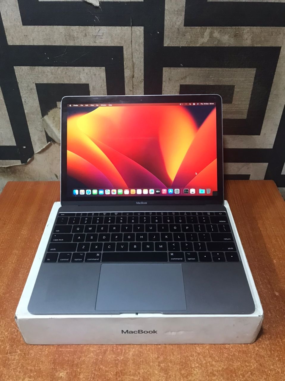 V.Clean 8Gb Ram, 256Gb Ssd, CoreM3, 2017 MacBook Laptop For-Sale