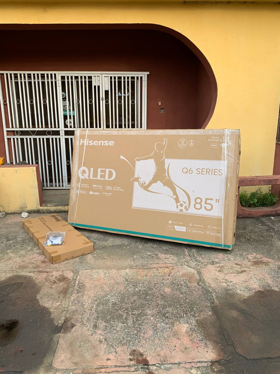❌❌SOLD-OUT❌❌   Awoof Brand New Hisense 85Inches Q6N Series QLED 4K Smart Tv With a 7.2Kg Wall Hanger, Pack and All For-Sale