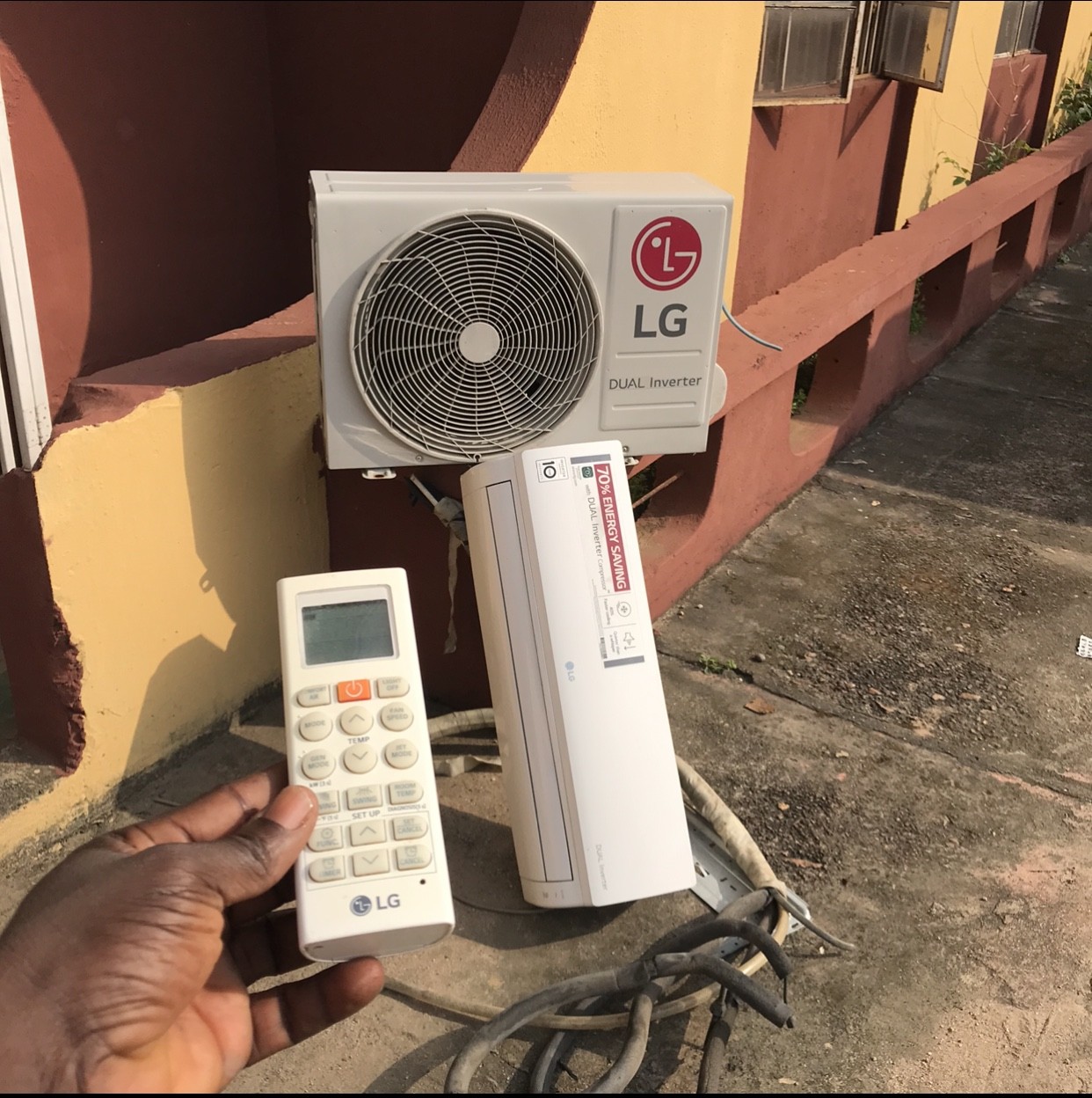 ❌❌SOLD-OUT❌❌ ... V.Clean 1Hp Lg Dual Inverter Air-Conditioner With Kit & Inner Hanger, For-Sale