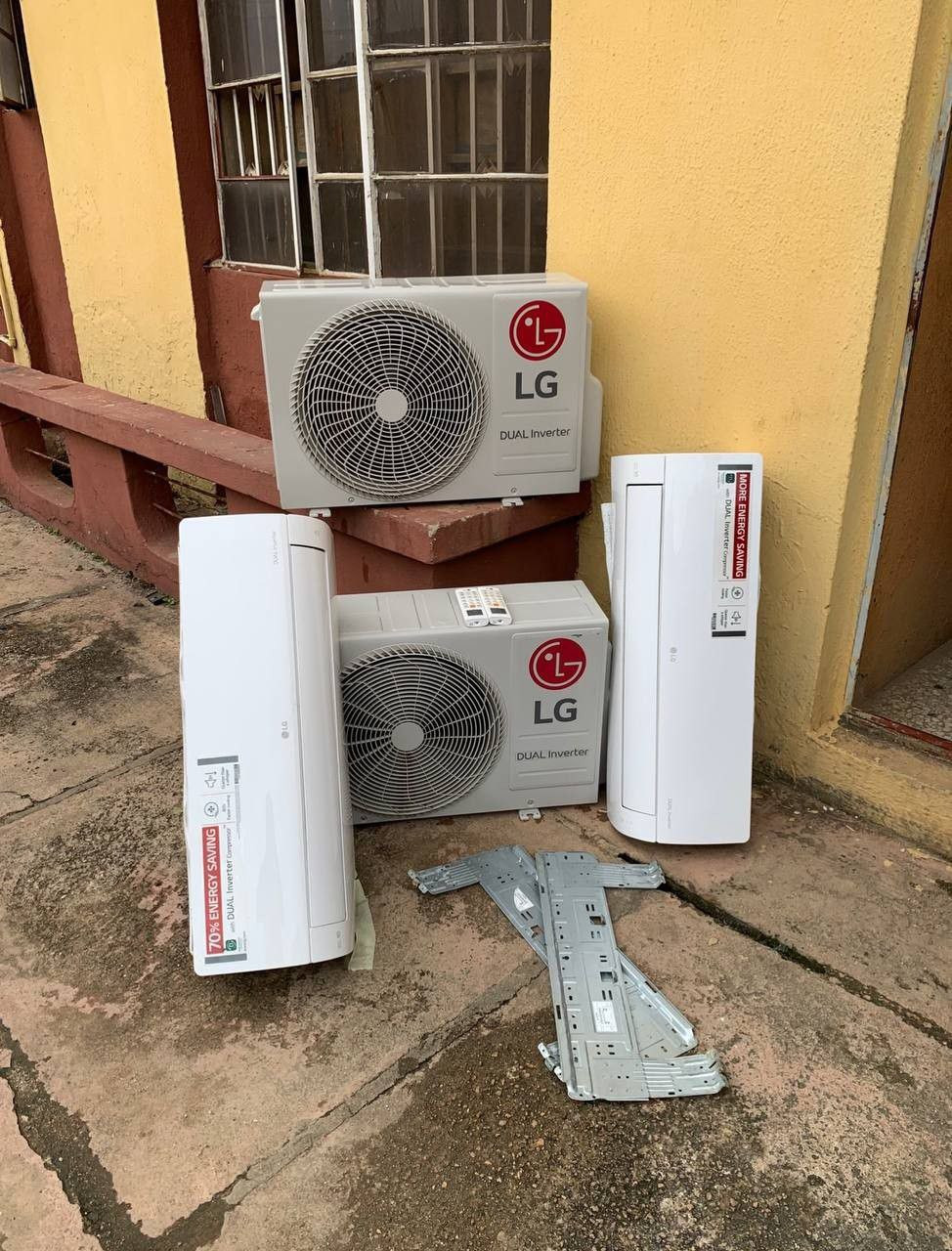 ❌❌SOLD-OUT❌❌ V.Clean 1.5Hp LG Dual Inverter Split Air-Conditioner With Already Filled Gas and Indoor Hanger For-Sale