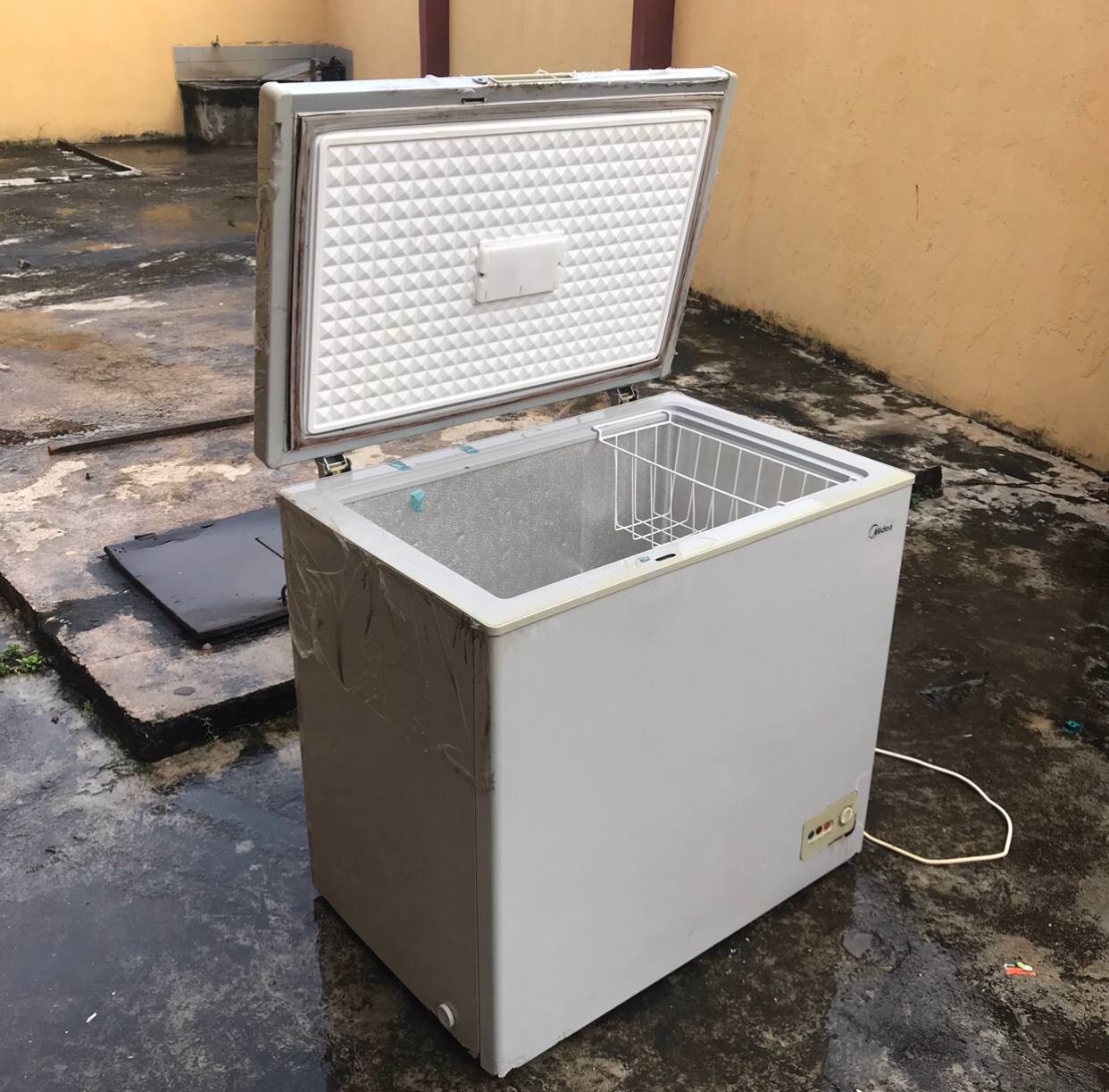 ❌❌SOLD-OUT❌❌ ... V.Clean 200L Midea Chest Freezer HS-260C For-Sale