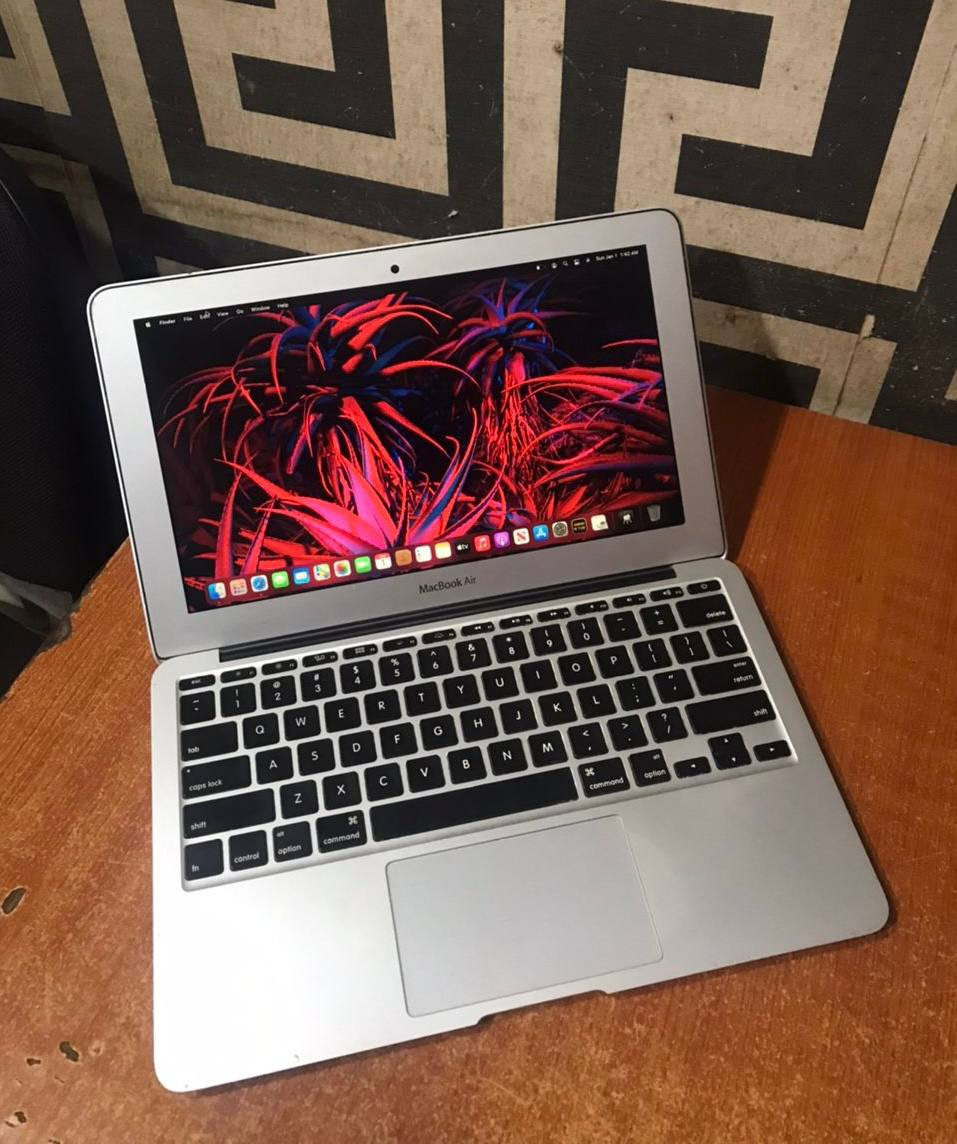 V.Clean, Year 2014, 4Gb Ram, 128Gb Ssd, Mac Book Air Laptop For-Sale