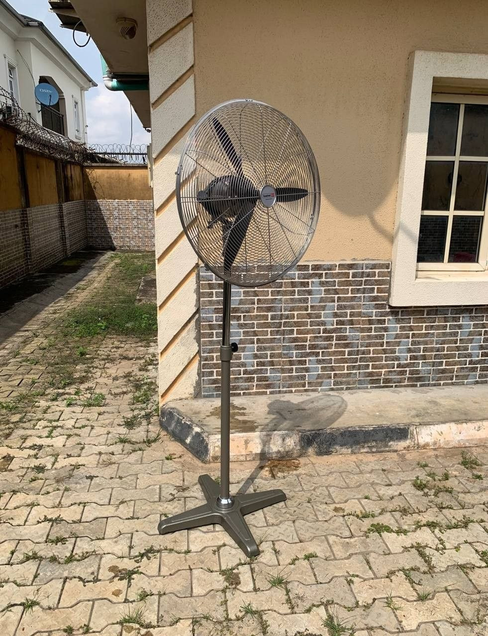 V.Clean, 3Weeks Used, Scanfrost Industrial Fan 24 Inch Fan SFIF24D For-Sale [ Product Code >> 0476 ]