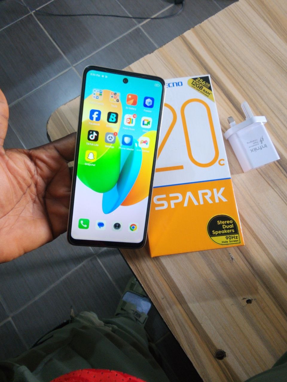 100% clean 12gb RAM 4gb +8gb expandable 256gb ROM Tecno spark 20C plus charger Only and pack