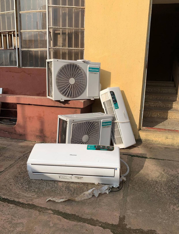 V.Clean 1.5Hp Hisense Inverter Air-Conditioner With Gas & Remote For-Sale  [ Product Code >> 0701 ]
