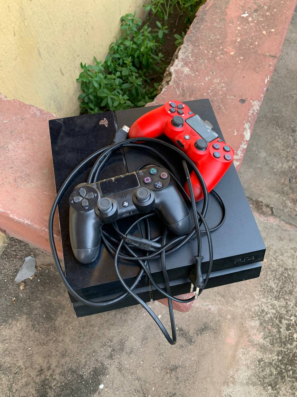 500Gb PlayStation 4 With 2Pad and 2Games (FC 2024 and Asphalt) For-Sale [ Product Code >> 0271 ]