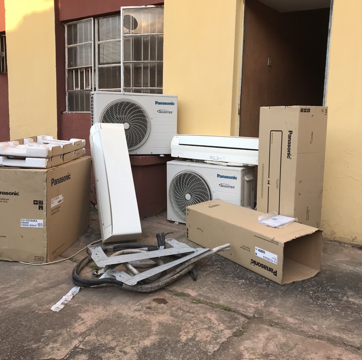 6Months Used 100% Copper 2Hp Panasonic, Inverter R410, Ys18uka, White, Air-Conditioner with Caton, Inner hanger and the Kits For-Sale