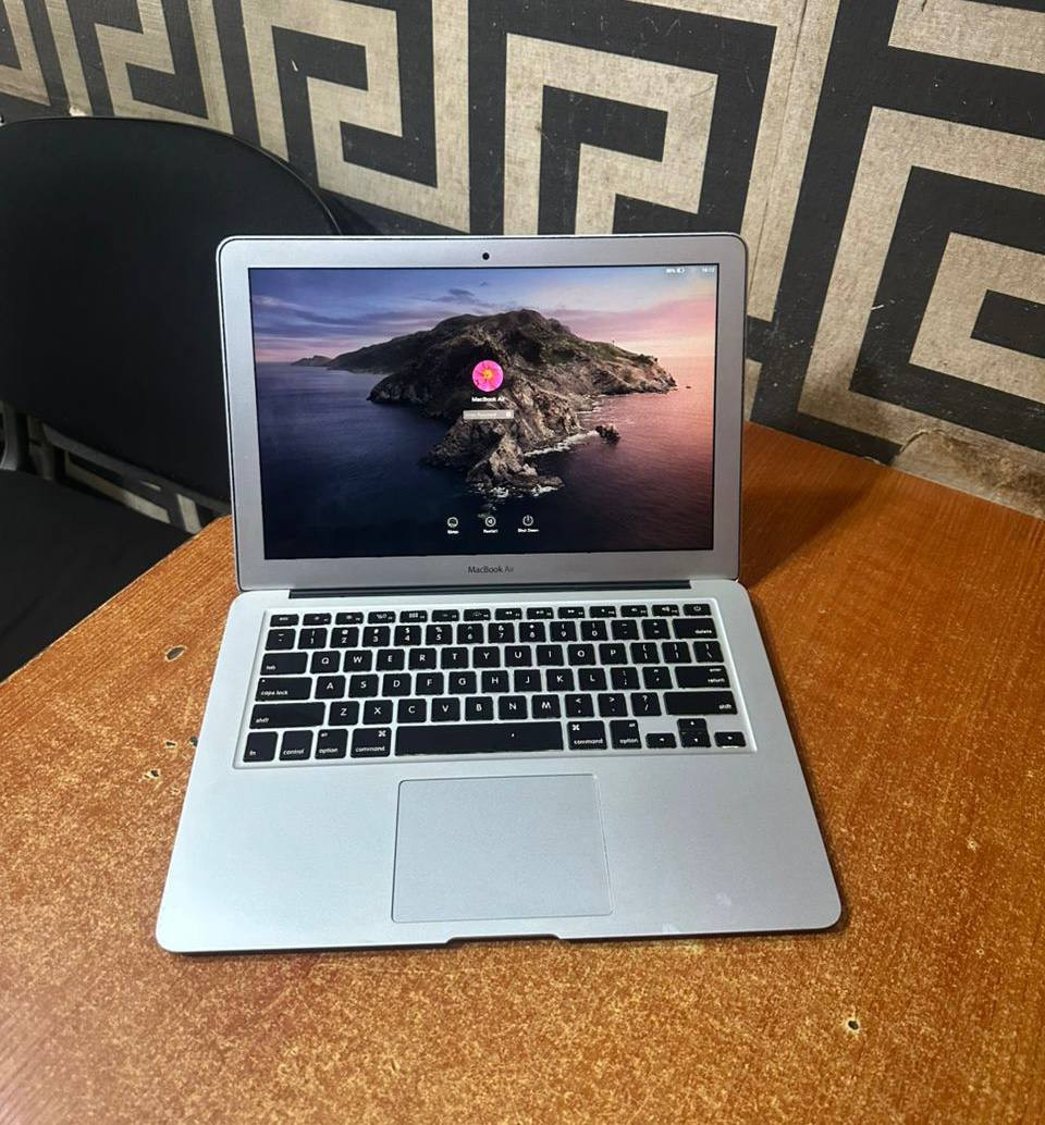 V.Clean 4Gb Ram, 128Gb Ssd, Corei5, Keypad Light, 2-3Hurs Ba3 Life, Year 2012 MacBook Air For-Sale [ Product Code >> 0558 ]
