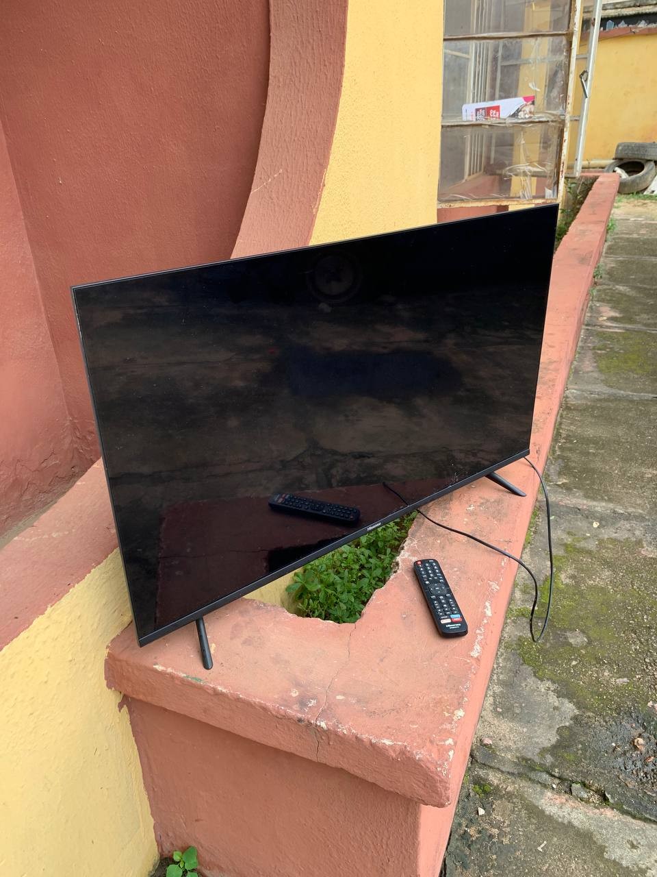 V.Clean 43Inches Hisense 4K Smart Tv For-Sale