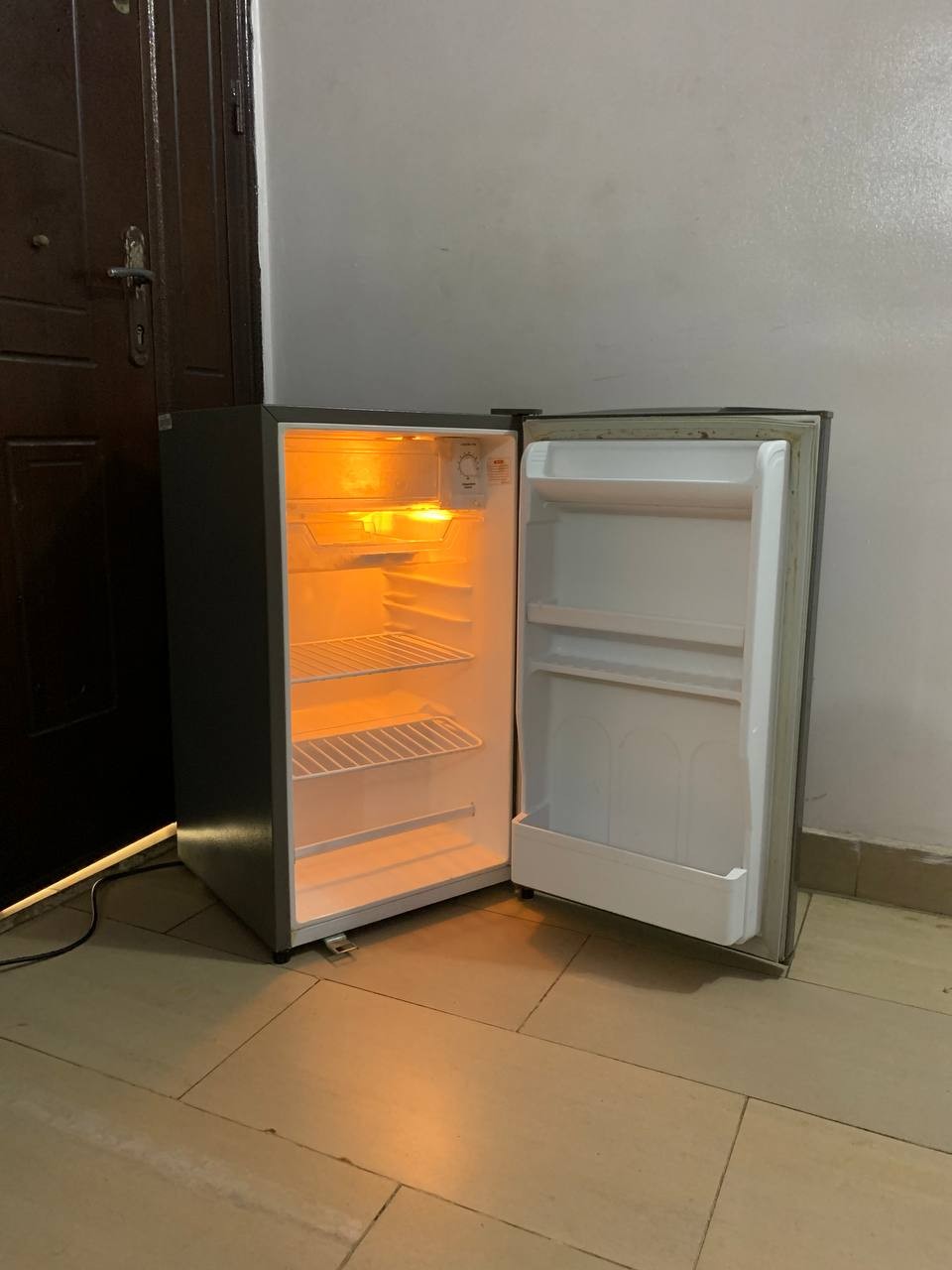 ❌❌SOLD-OUT❌❌....V.Clean 1Month Used LG 95 Liters Table Top Refrigerator For-Sale