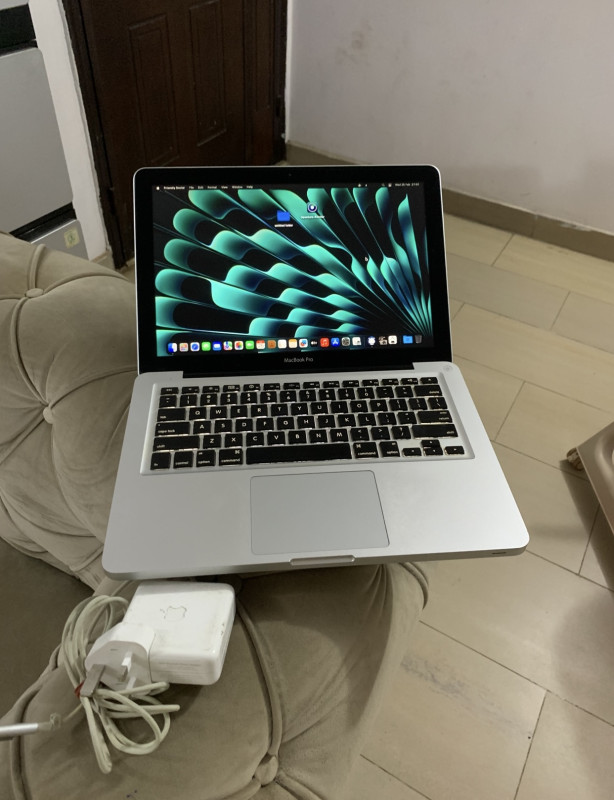 ❌❌SOLD-OUT❌❌ V.Clean 8Gb Ram, 256Gb Ssd, Corei5, 2-3Hours Ba3 Life, Keyboard Light, MacBook Pro 2012 Laptop For-Sale