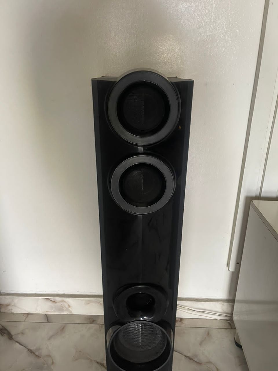 LG home theater 1000watt Bluetooth Sound system