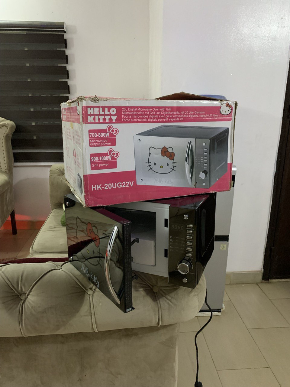 Awoof Brand New 20Litters Hello kitty Microwave Oven HK-20UG22V For-Sale