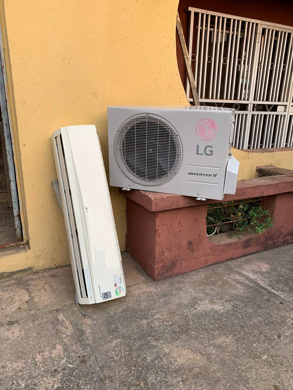 V.Clean 2Hp LG Inverter Air-Conditioner For-Sale