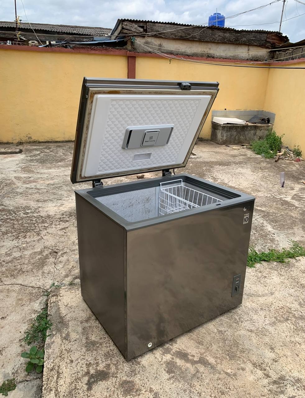 Clean 253Litters, Super Cooling, Capable to retain Ice for Good 4days LG Deep Freezer GR-K310DSLB For-Sale