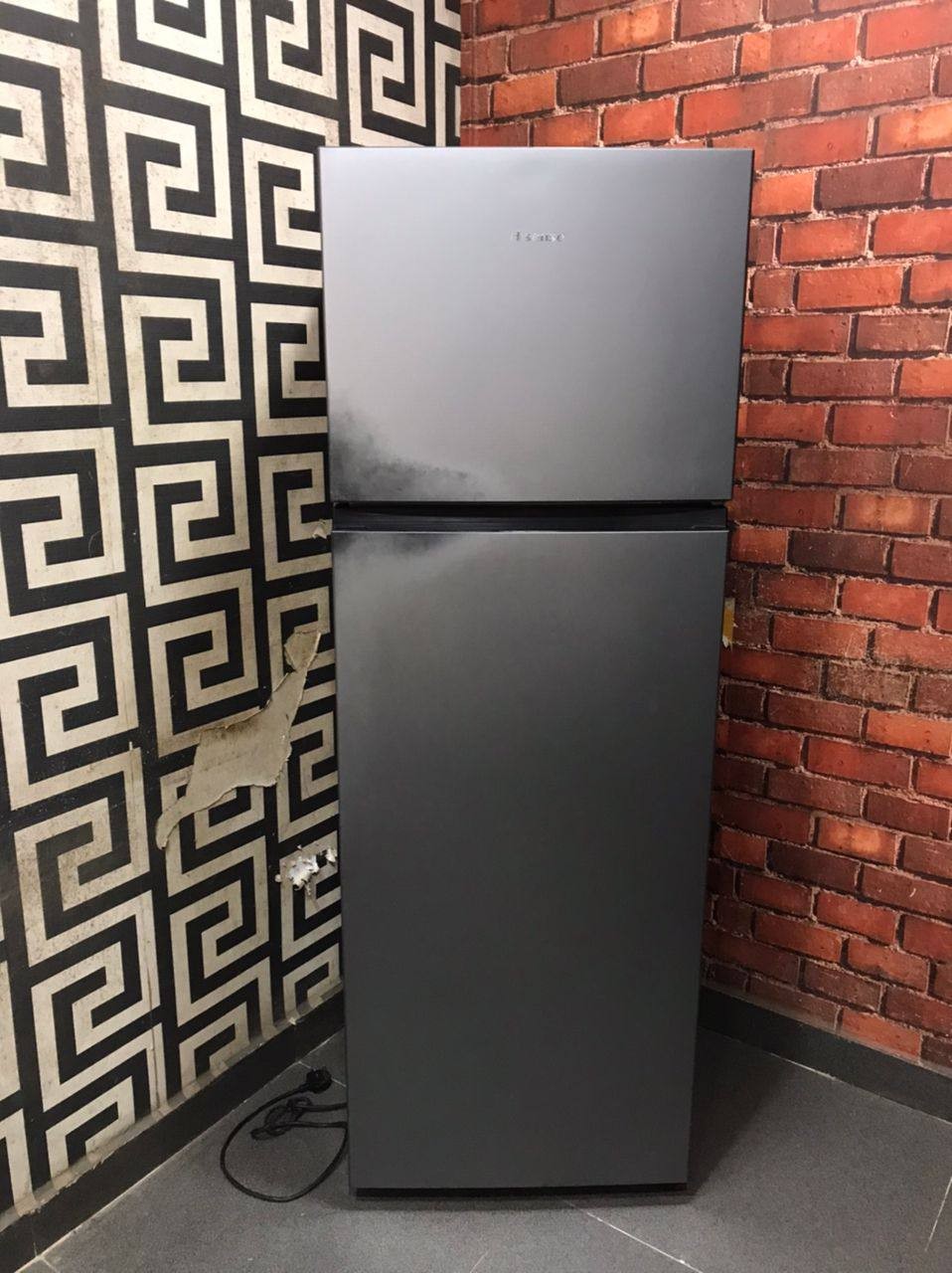 Clean Hisense 306DR 295L Top Freezer Refrigerator HISREF306DR For-Sale