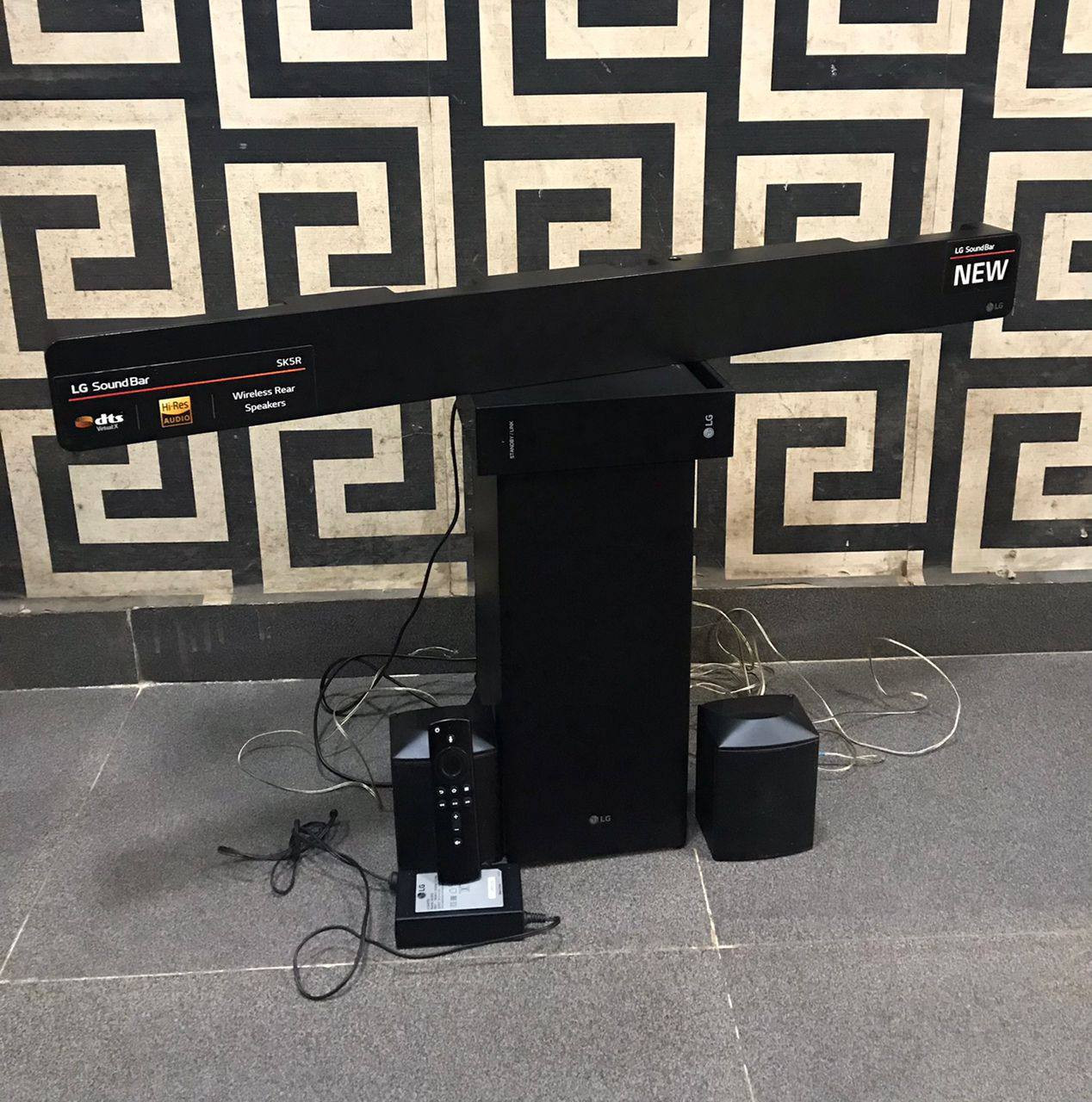 ❌❌SOLD-OUT❌❌ Clean 330W LG Sound Bar SK5R With Xtra 2 Wireless Speakers For-Sale