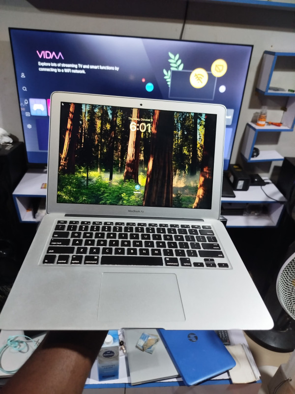 DIRECT USA 13 INCHES MACBOOK AIR 2017 ||  CORE I5 PROCESSOR || INTEL GRAPHICS || 8GB RAM || 128GB SSD || KEYBOARD LIGHT ||