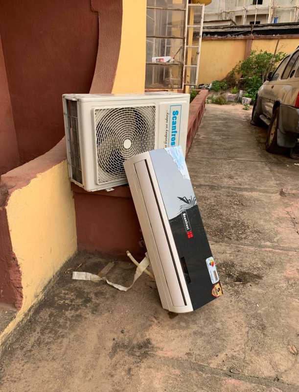 V.Clean Low Voltage Storage Scanfrost 2Hp High Fashion Black Mirror Series Air-Conditioner With Inner Hanger, Gas and Remote For-Sale [ Product Code >> 0377 ]