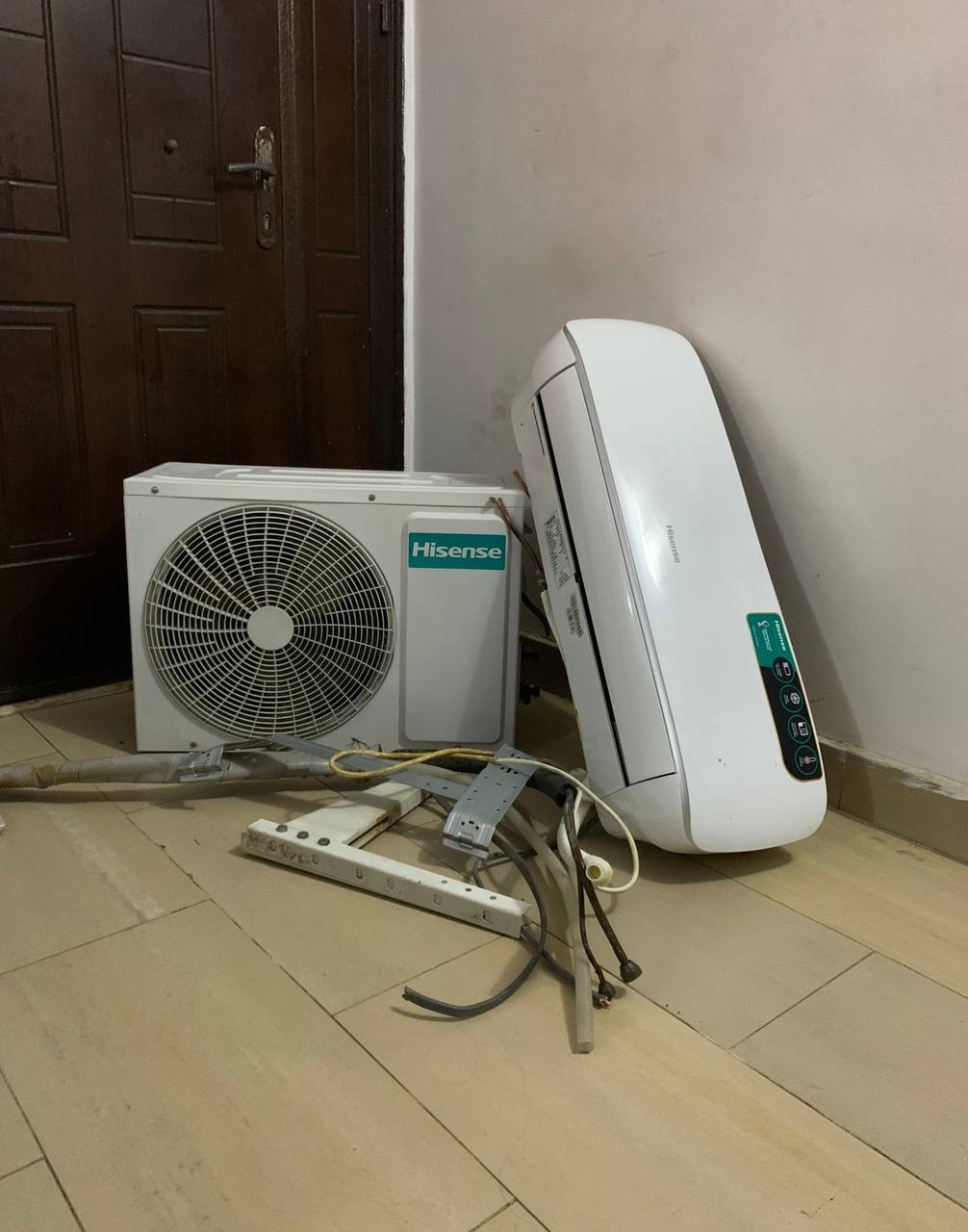 V.Clean, Low Voltage Storage, 1.5Hp Hisense Air-Conditioner With Kit and Both Indoor and Outdoor Hanger For-Sale