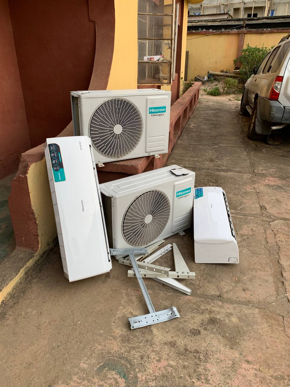 V.Clean, 5Months Used, 2Hp Hisense Inverter Air-Conditioner With Already filled Gas, Outdoor and Indoor Hanger For-Sale [ Product Code >> 0251 ]