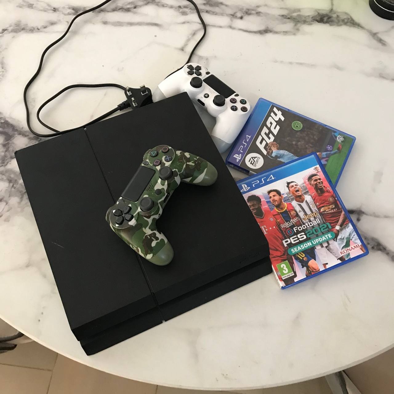 V.Clean PlayStation 4 With 2Pad & 2Game Cd For-Sale